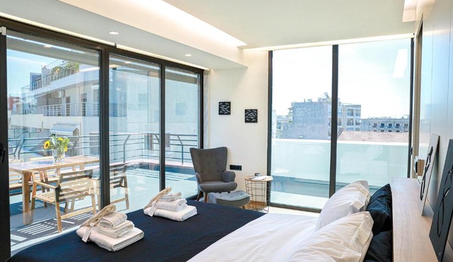 The First Key Luxury & small apartment in the center of Xanthi