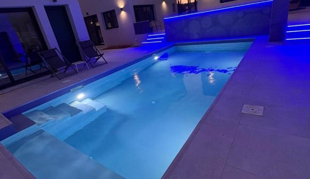 The Five Doors Apartments - Free 24hr Transportation to Airport in Athens