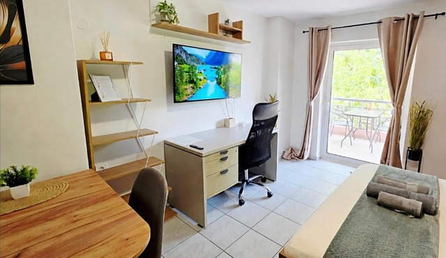 The Garden Studio - Spacious Balcony