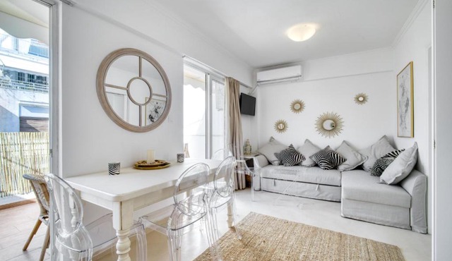 The Mirror Apartment with Large Sunny Balcony in Athens