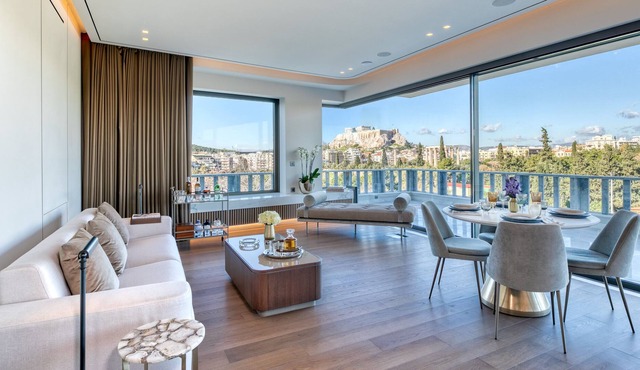 The One Acropolis | King Suite with balcony in Athina