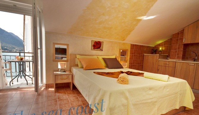 The SeaCoast,studio apartment with a large terrace and a direct view of the bay