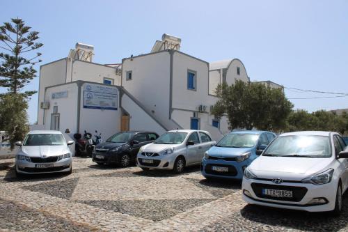 The Three anchors Rooms Perissa