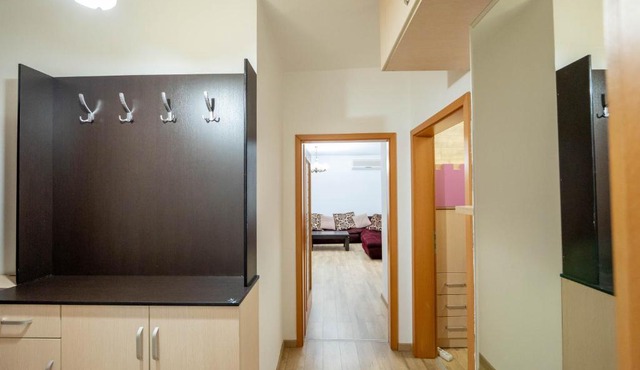 Tirent Apartment - Spacious 2-Bedroom Stay Near Liqeni i Thatë in Tirana