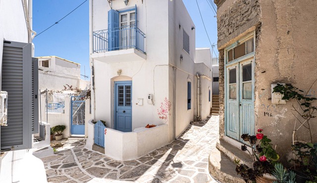 Traditional Art House in Lefkes by MPS – 1st Floor