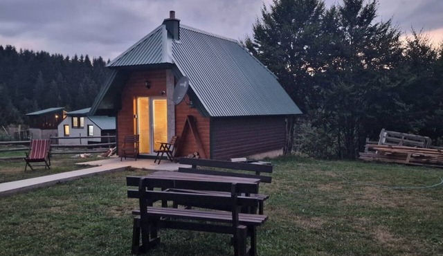 Tranquil 1-bedroom bungalow in charming Žabljak awaits you in Žabljak