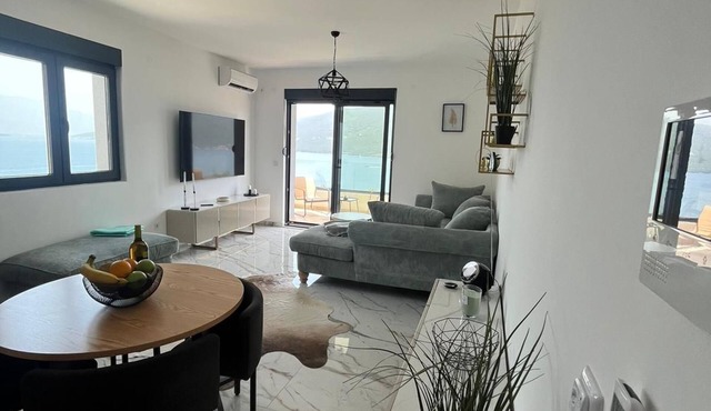 Traumhaftes Apartment mit Meerblick in der Bucht von Kotor