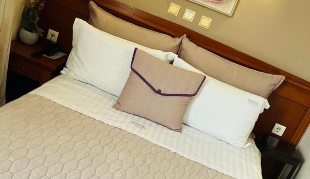 Triton Hotel Piraeus