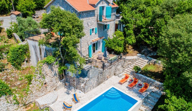 Tuscany villa with swimming pool