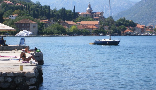 TWO BED APT WITH POOL IN PRCANJ, KOTOR, STUNNING VIEWS, MINUTES FROM WATERFRONT