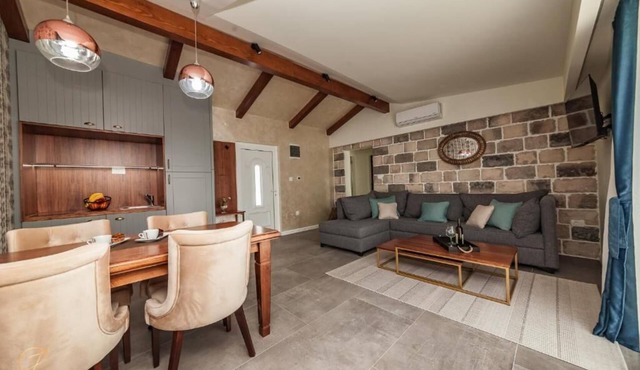 Two bedroom Apartment with Sea View and Balcony