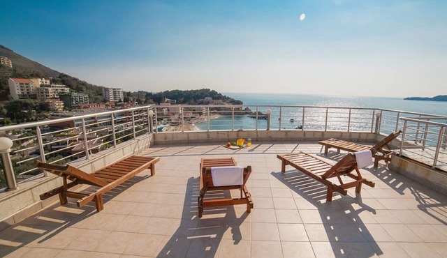 Two Bedroom Apartment with Sea View