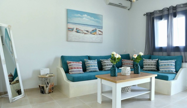 Two bedrooms house 2 min from three beaches!