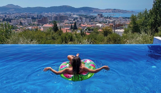 Uphill Glavanovic Pool Villa