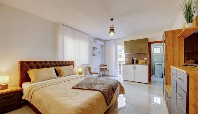 Vacation apartment/apartment for 2 guests with 25m² in Bar/Dobra Voda (265360)