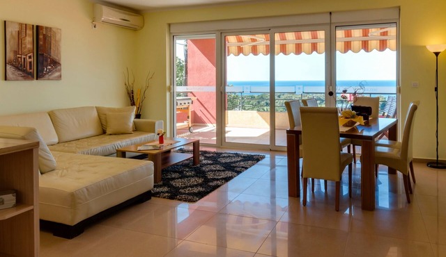 Vacation apartment/apartment for 6 guests with 102m² in Utjeha (29624)