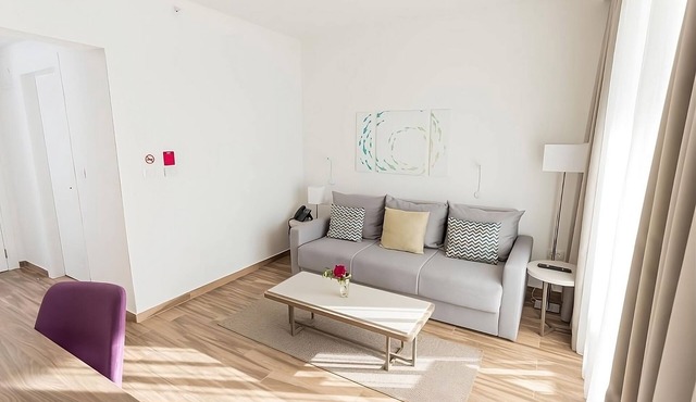 Vacation At its Finest! Spacious Accommodation w/Balcony, Pools and Beachfront!
