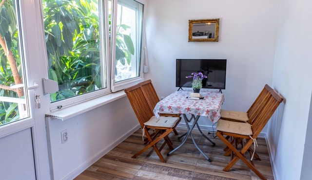 Vacation Flat W Balcony in Tivat 1 min to Sea
