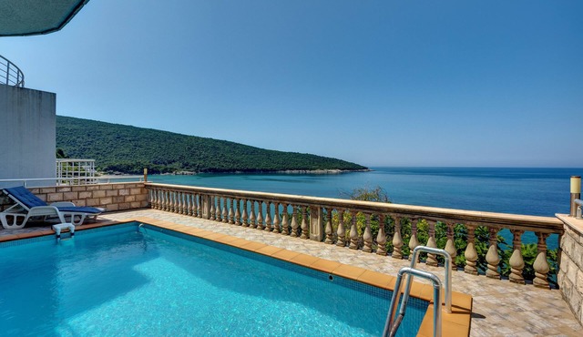 Vacation home for 8 guests with 232m² in Kruče (265330)