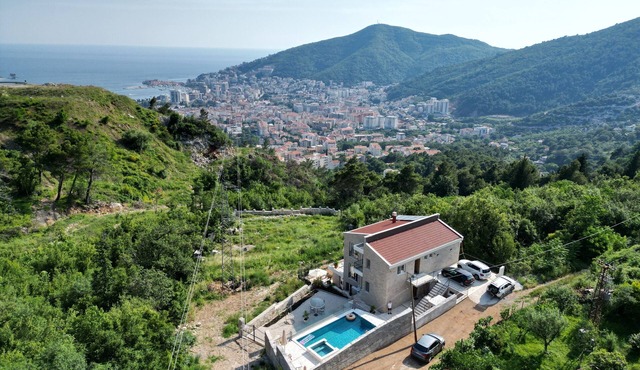 Ventus Rosa 4 Bdr Villa w/Sea View & Private Pool