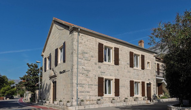 VerDi - the dream house, 9 Apart Suite hotel, in Enchanting Kotor with WiFi, AC