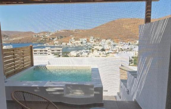 Viewport Suites Kythnos με ιδιωτικα πισινακια-τζακουζι