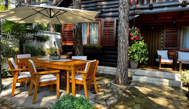 Vila Lulebore in Velipojë