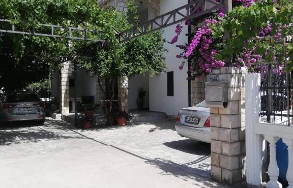 Vila Zora Šušanj