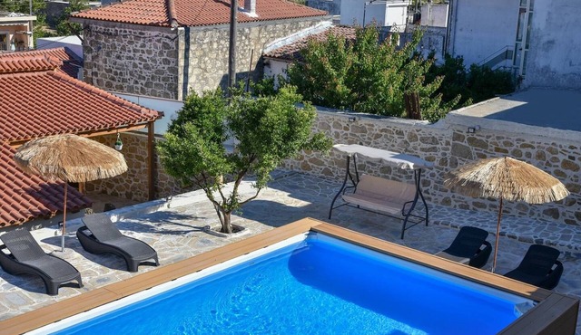 Villa 4 season: Poolside Paradise in Crete in Agia Varvara