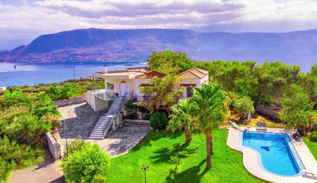 Villa Afroditi near CHQ with Summer Pool, Wi Fi, Souda Bay Views, Garden Oasis in Chania