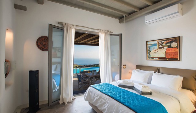 Villa 'Amallini, Luxe Infinity Pool' with Sea View, Wi-Fi and Air Conditioning