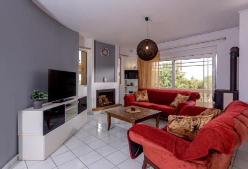 Villa Anna Nina in Gouves - 3BD Retreat - Sleeps 8 in Kato Gouves