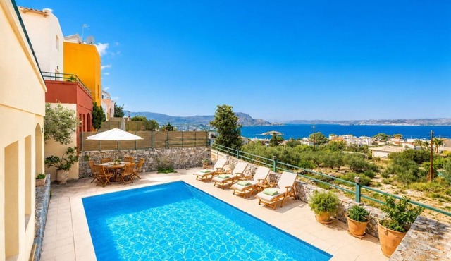 Villa Aphrodite - Four Bedroom Villa, Sleeps 7 in Plaka