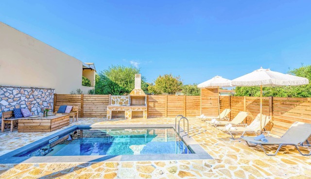 Villa Astra Ena - Two Bedroom Villa, Sleeps 4