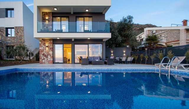 Villa Aurora Azure - Luxury Infinity Pool Resort