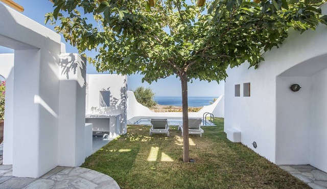 Villa Caelora, Divine Sea Views, Private Plunge Pool, Furnished Terrace,.