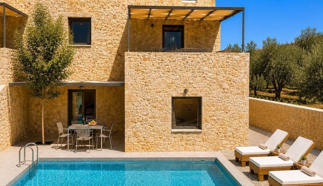 Villa Castillo Thio - Three Bedroom Villa, Sleeps 6
