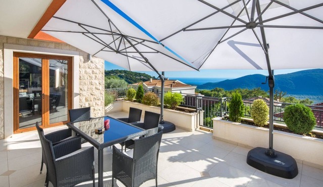Villa Cetia - Four Bedroom Villa, Sleeps 8