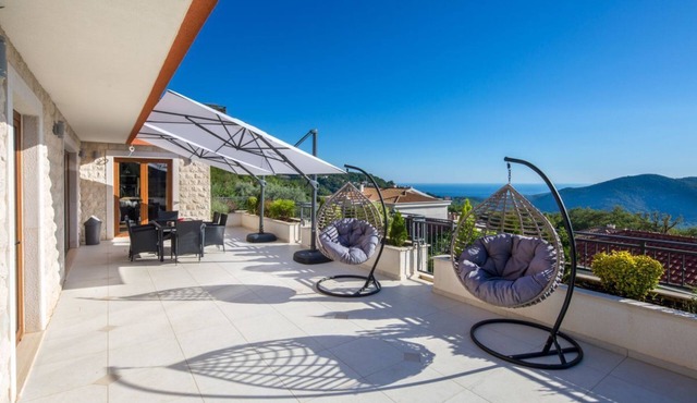 Villa Cetia - Four Bedroom Villa, Sleeps 8 in Prijevor