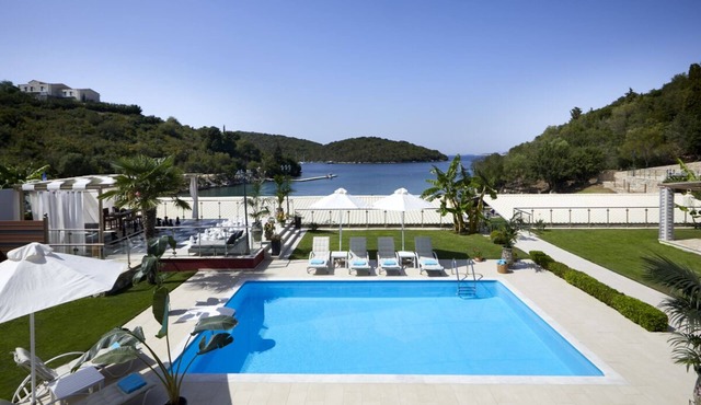 Villa Cobalt - Four Bedroom Villa, Sleeps 9
