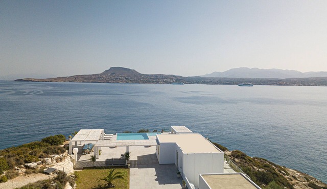 Villa Cristal Marathi - Overlooking the Aegean in Loutraki Chania