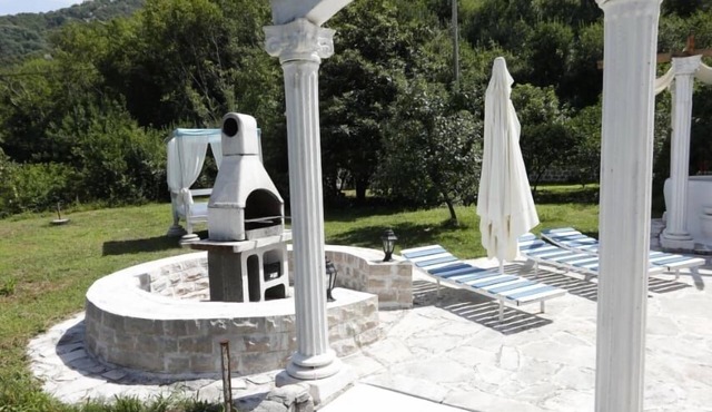 Villa D'Amore - Large Stone Villa With Private Pool And Garden