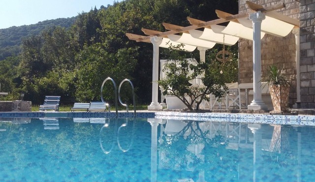 Villa D'amore mediteran romantic villa 5 min from sea 300m from Morinj beach