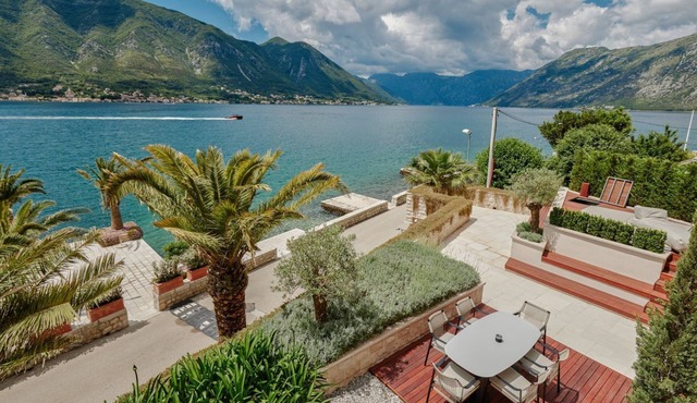 Villa Dajana - Four Bedroom Villa, Sleeps 10
