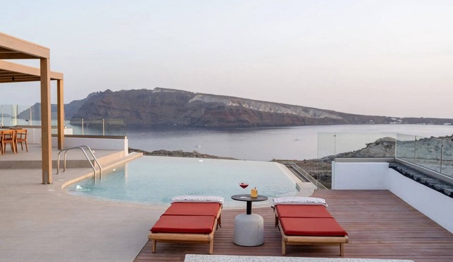 Villa Damaris, Divine Sunset & Sea Views, Private Pool, Furnished Terrace, Oia
