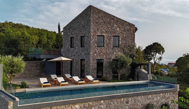 Villa Diamonte - Ancient Stones, New Horizons