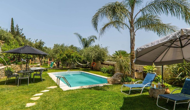 Villa Eftychia -2 Pools, Hydro-Massage & Playground in Almyrida
