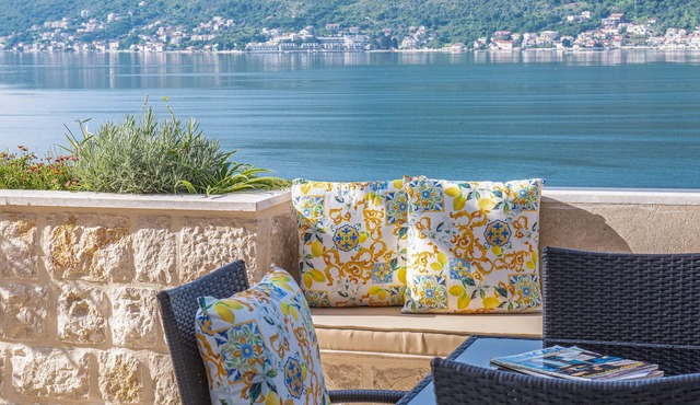 Villa FELIZ - Luxury Stone Villa with Pool near Perast