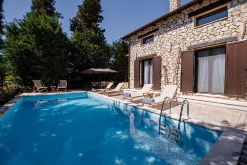 Villa Fuoco, Lefkas G-Villas, a luxury villa with private pool, 10 mins drive from the beach