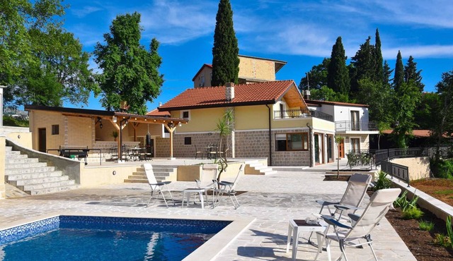 Villa Gardenia 2 with Shared Pool and Basketball Court